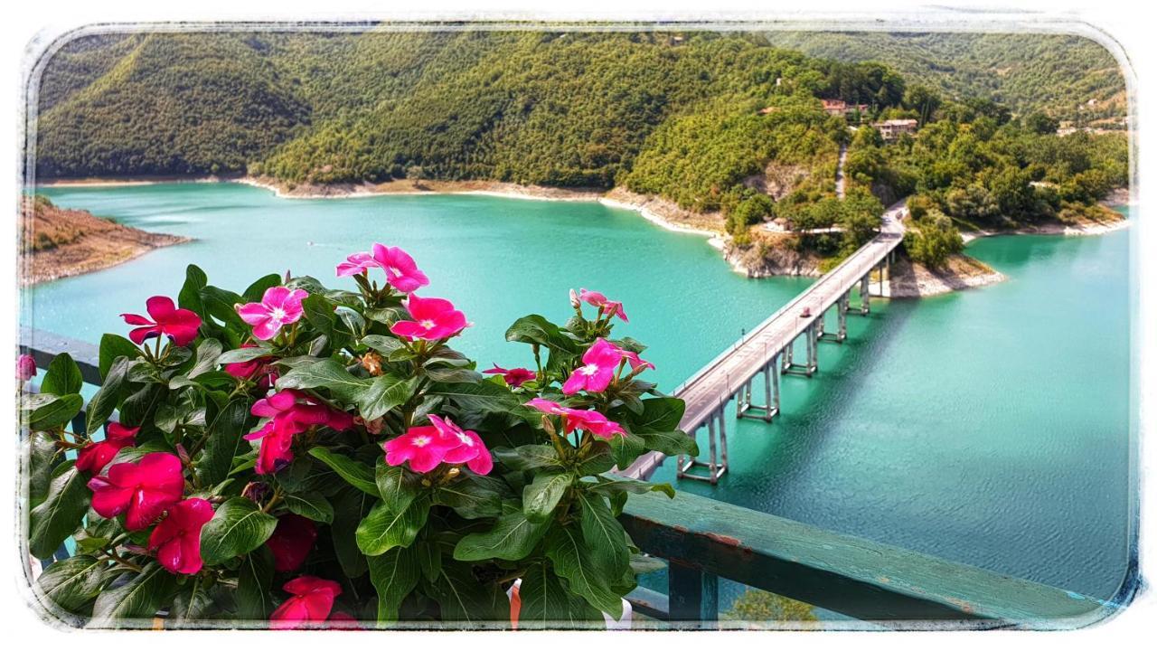 La Terrazza Sul Lago Turano Кастель-ди-Тора Экстерьер фото