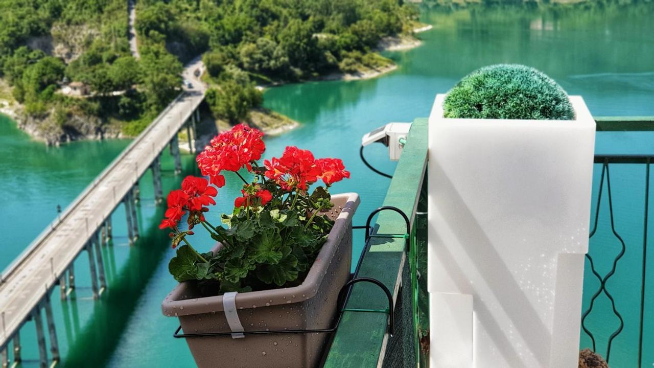 La Terrazza Sul Lago Turano Кастель-ди-Тора Экстерьер фото