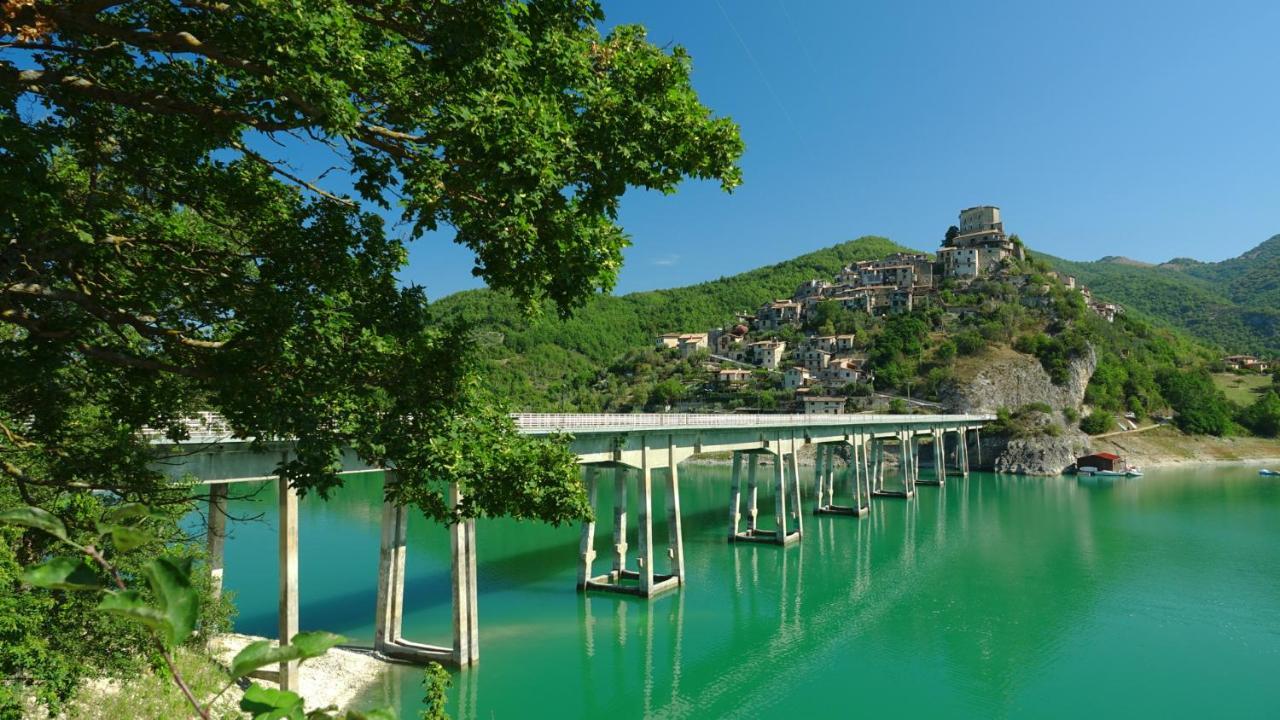 La Terrazza Sul Lago Turano Кастель-ди-Тора Экстерьер фото