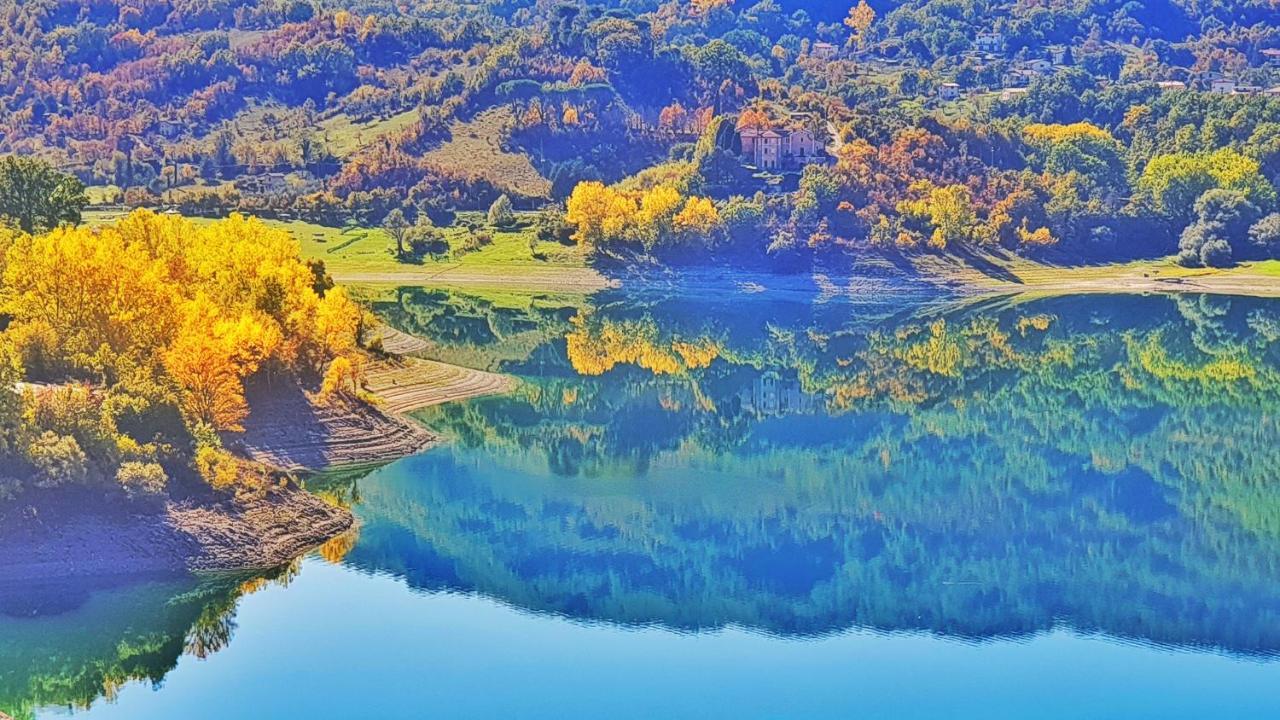 La Terrazza Sul Lago Turano Кастель-ди-Тора Экстерьер фото