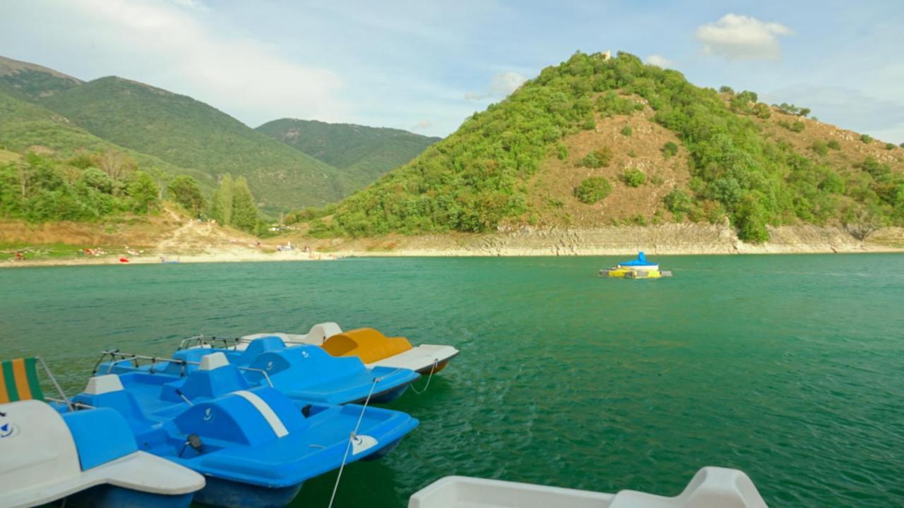 La Terrazza Sul Lago Turano Кастель-ди-Тора Экстерьер фото