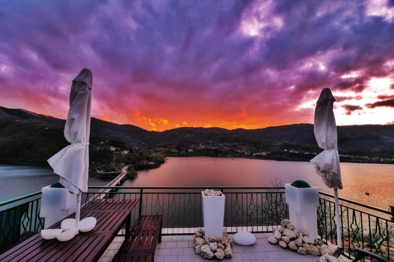 La Terrazza Sul Lago Turano Кастель-ди-Тора Экстерьер фото