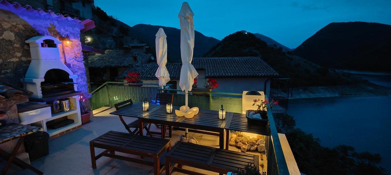 La Terrazza Sul Lago Turano Кастель-ди-Тора Экстерьер фото