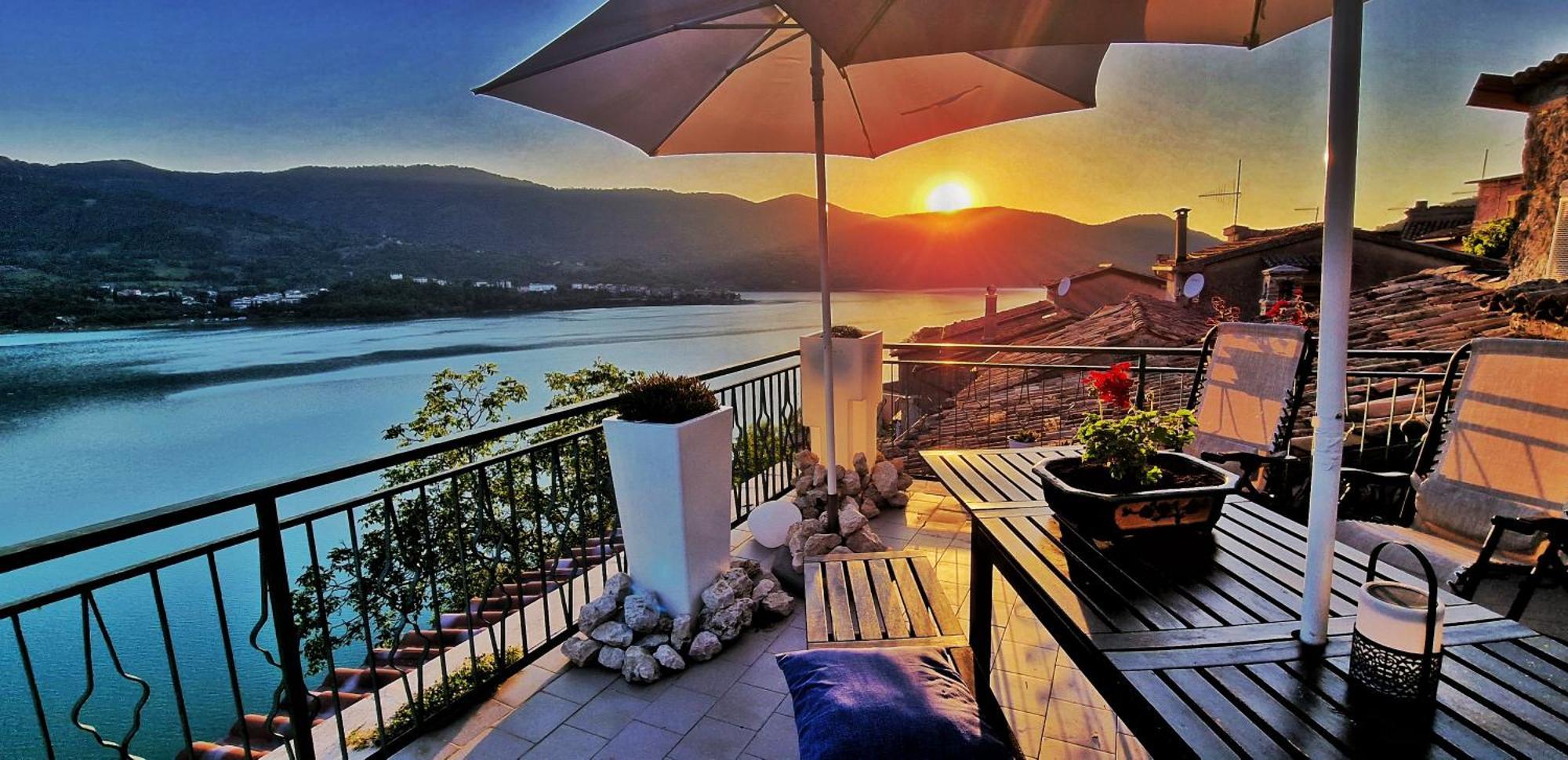 La Terrazza Sul Lago Turano Кастель-ди-Тора Экстерьер фото