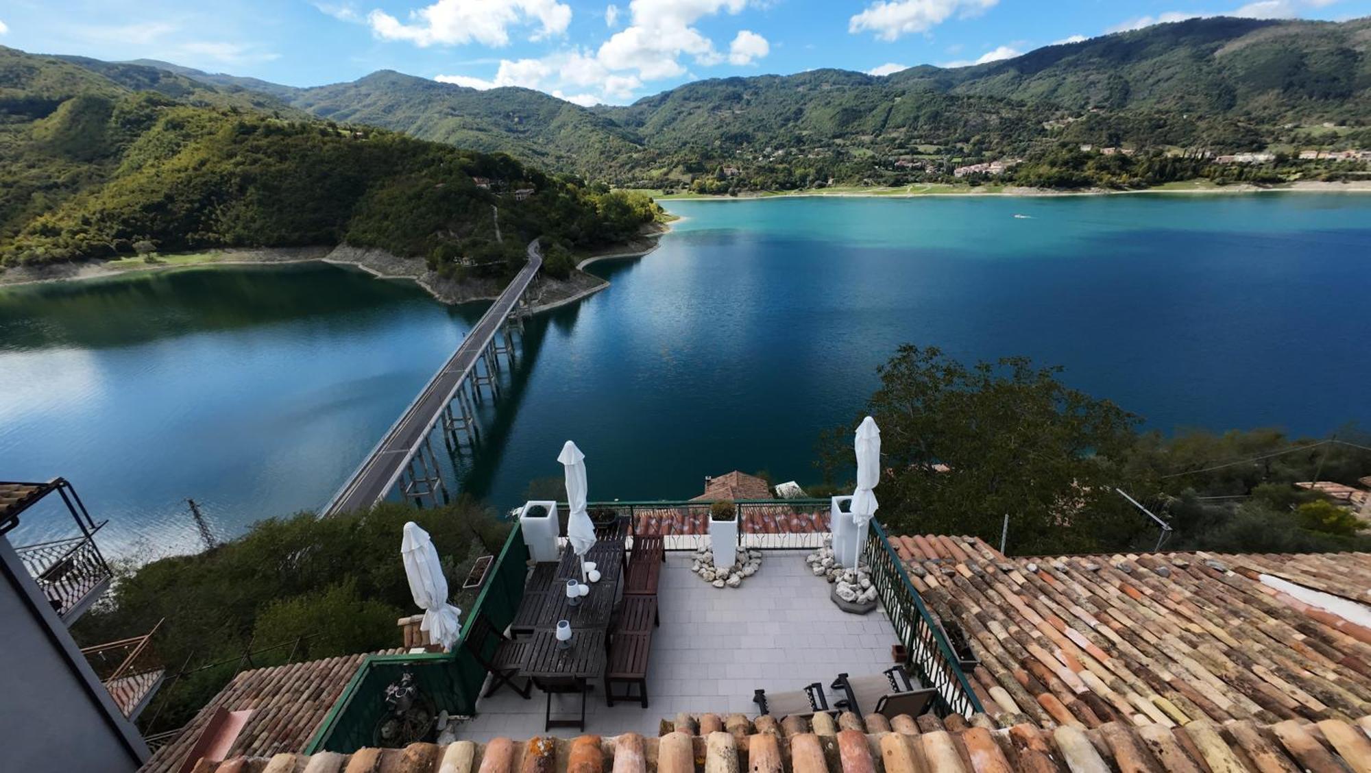 La Terrazza Sul Lago Turano Кастель-ди-Тора Экстерьер фото